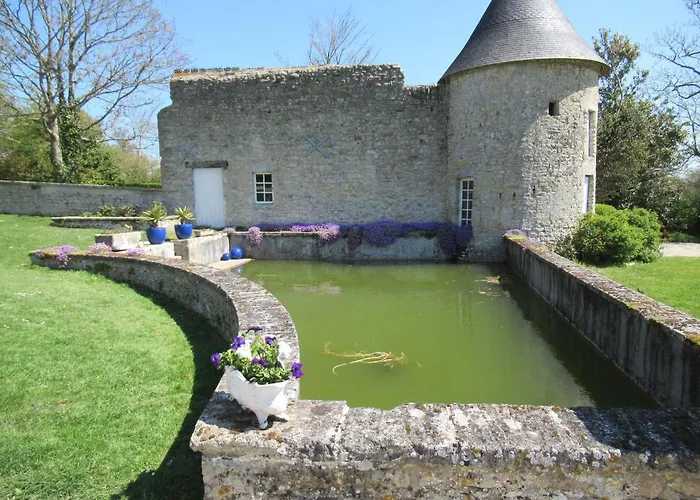 Manoir De Conjon Bed & Breakfast