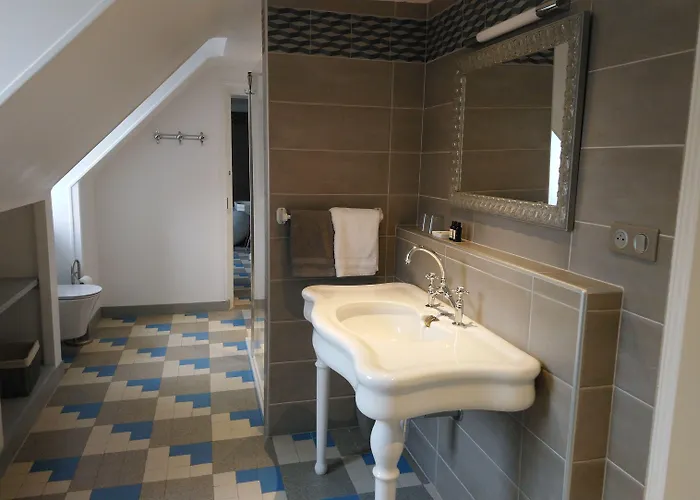 Manoir De Conjon Bed & Breakfast Crouay